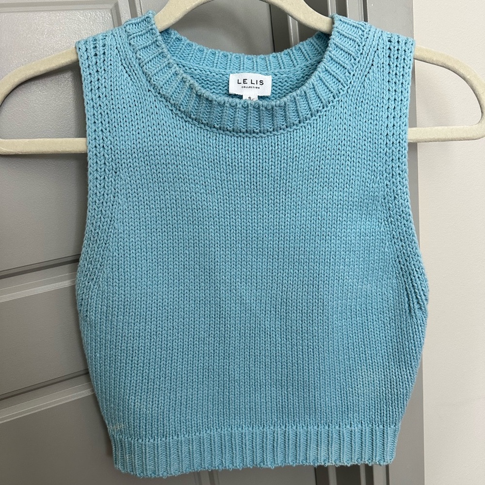 Le Lis Women's Blue Sleeveless Sweater